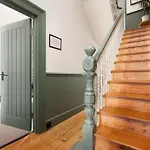 New Luxury For 2024 - Central Plymouth House - Sleeps 10 - Access To Plymouth Town - Close To The Barbican - Pets Welcome - Parking Available - By Luxe Living By Sophia