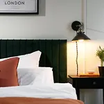 New Luxury For 2024 - Central Plymouth House - Sleeps 10 - Access To Plymouth Town - Close To The Barbican - Pets Welcome - Parking Available - By Luxe Living By Sophia